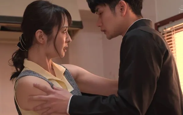 phim xex Tình yêu của cậu con trai với má khi bố luôn đi làm về lúc nữa đêm